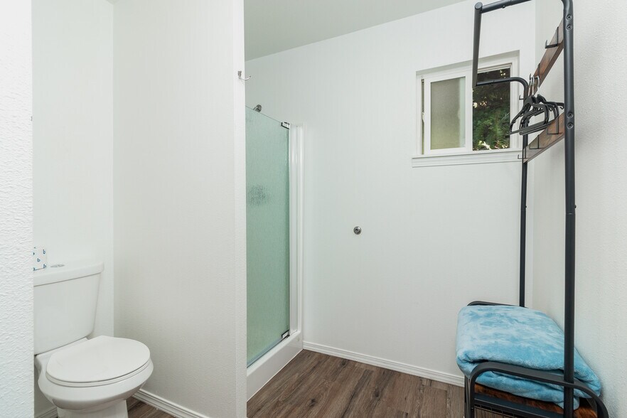 More Photos Of 3510 NE Highway 101, Lincoln City Hotel For Sale