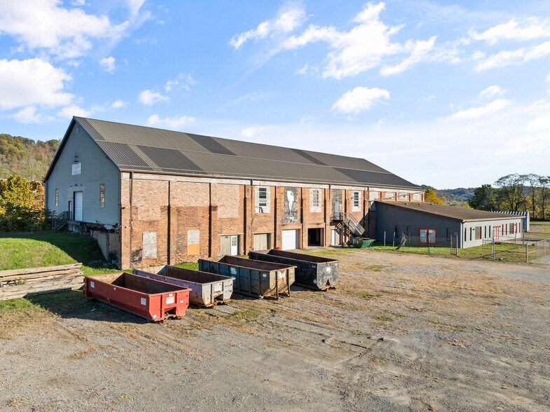 More Photos Of 2200 Union St, Bellaire Warehouse For Sale