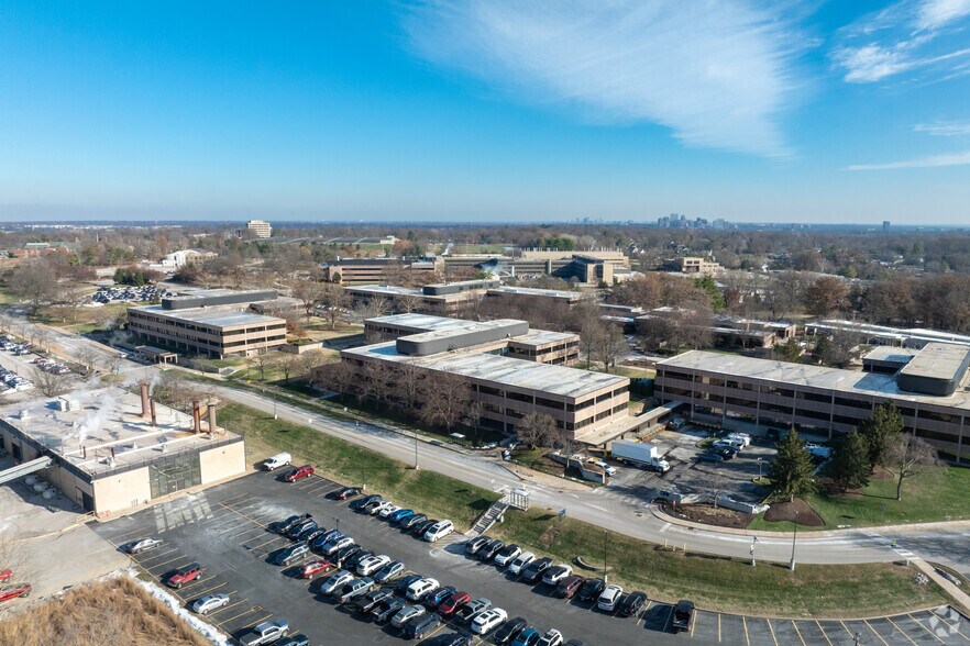 More Photos Of 800 N Lindbergh Blvd, Creve Coeur Research And Development For Lease