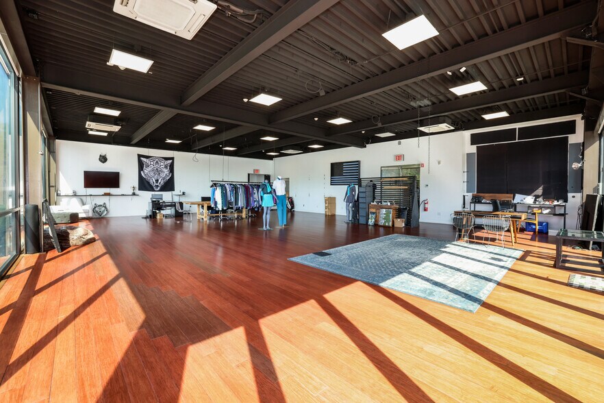 More Photos Of 168 Saw Mill River Rd, Hawthorne Distribution For Lease