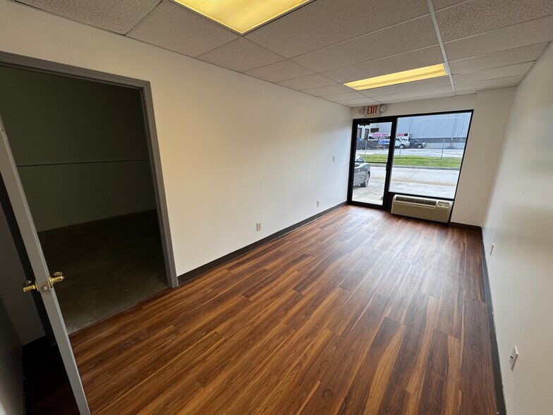 More Photos Of 1706 Martin Luther King Jr Blvd, Gainesville Warehouse For Lease