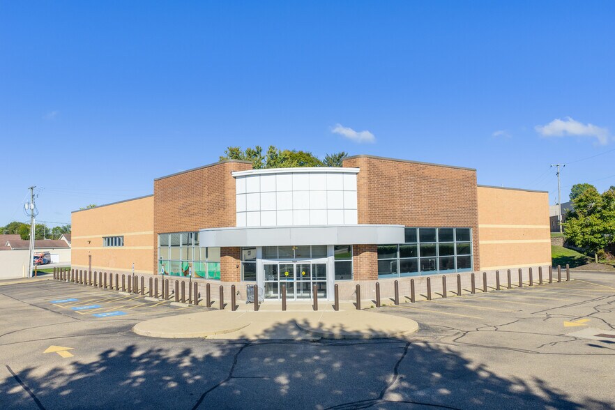 Primary Photo Of 705 W High Ave, New Philadelphia Drugstore For Lease