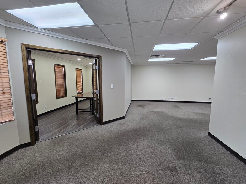 More Photos Of 9721 Prairie Ave, Highland Medical For Sale