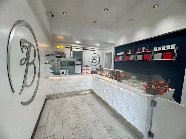 More Photos Of 15072-15082 Weststate St, Westminster Restaurant For Sale