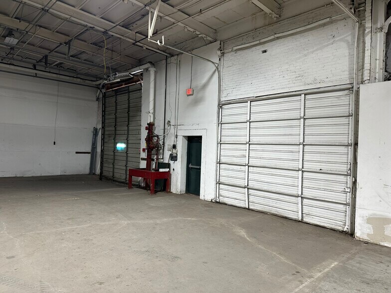 More Photos Of 217 S Belmont Ave, Indianapolis Warehouse For Lease