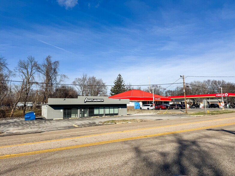 Primary Photo Of 2229 Vandalia St, Collinsville Freestanding For Sale
