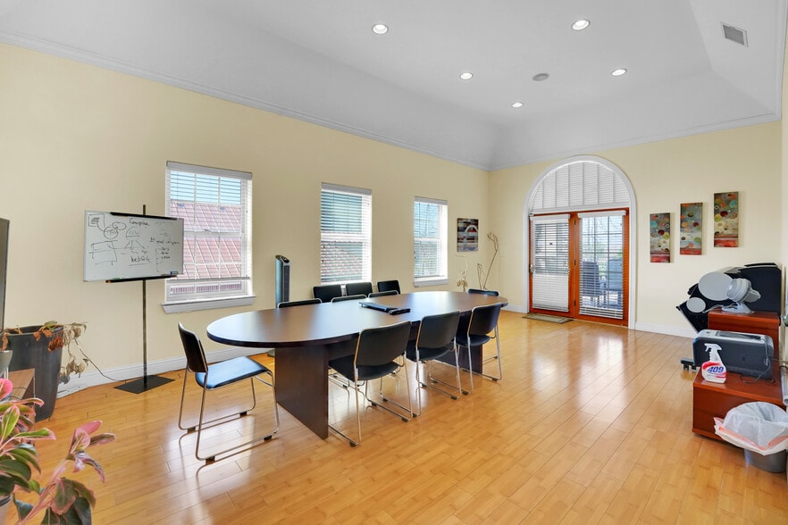More Photos Of 3202 N Shiloh Rd, Garland Office For Sale