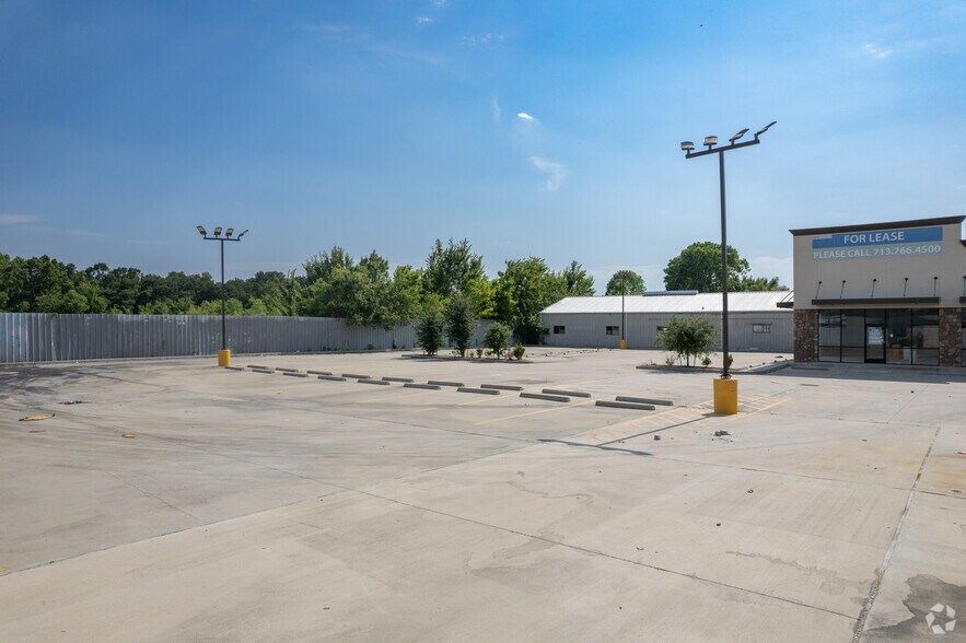 More Photos Of 920 E Little York Rd, Houston Storefront For Sale