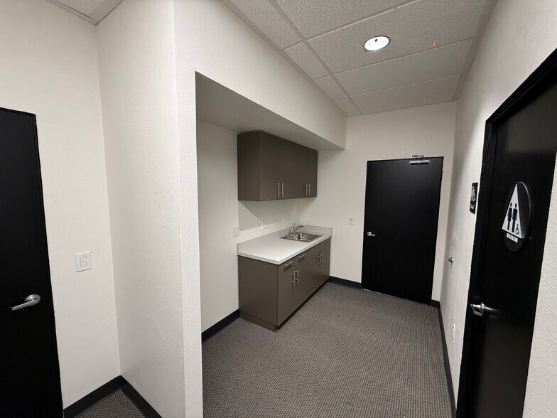 More Photos Of 1360 W Walnut Pky, Compton Manufacturing For Lease