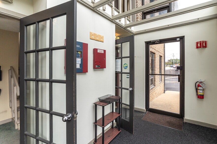 More Photos Of 55 Jefferson Blvd, Warwick Office For Sale