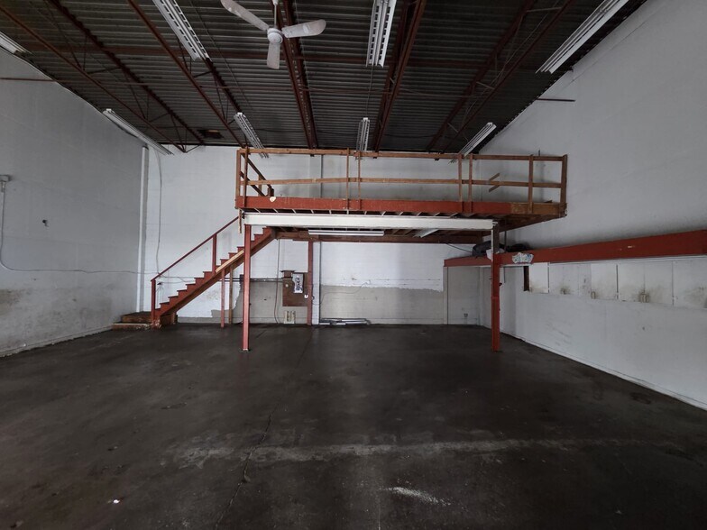 More Photos Of 20081-20091 Industrial Ave, Langley Warehouse For Lease