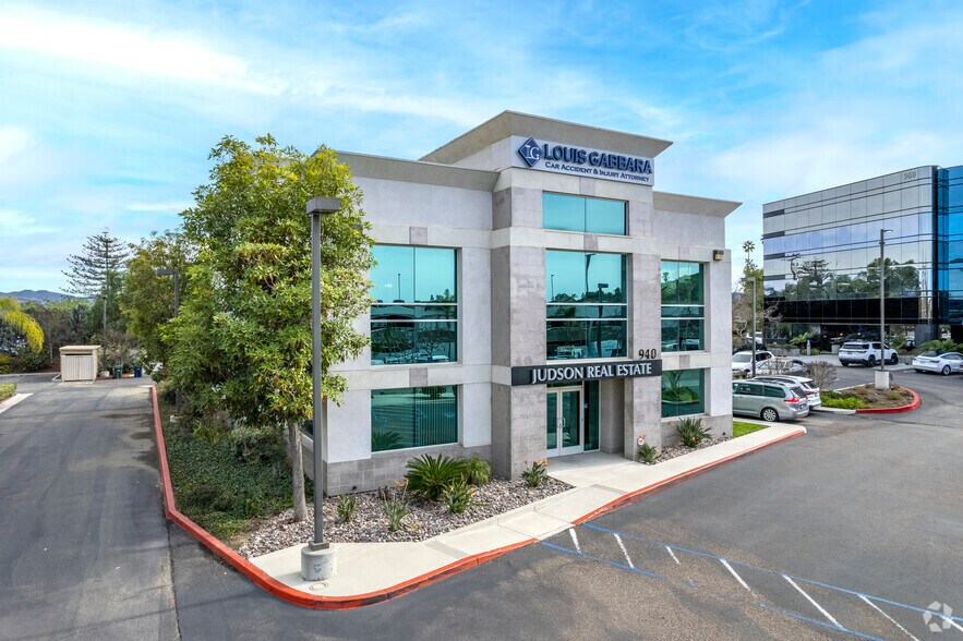More Photos Of 940 Canterbury Pl, Escondido Office For Lease