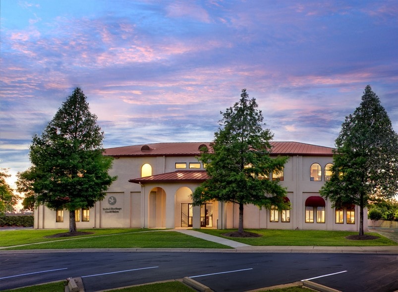 Primary Photo Of 12208 N MoPac Expy, Austin Bank For Sale