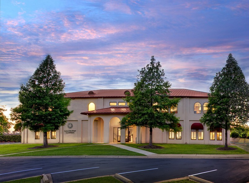 Primary Photo Of 12208 N MoPac Expy, Austin Bank For Sale