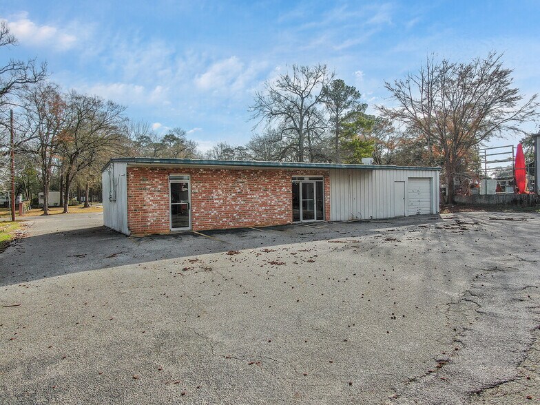 More Photos Of 1614 Frazier St, Conroe Light Distribution For Sale