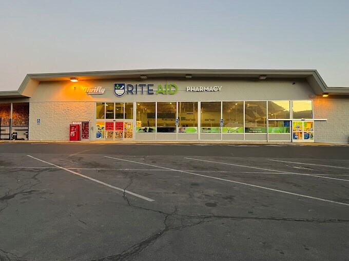 Primary Photo Of 807 S Main St, Yreka Drugstore For Lease