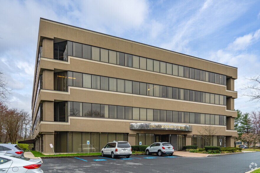 More Photos Of 100 W Commons Blvd, New Castle Office For Lease