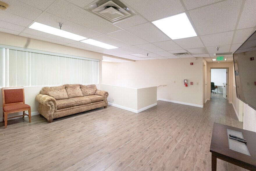 More Photos Of 5430 W Sahara Ave, Las Vegas Office For Lease