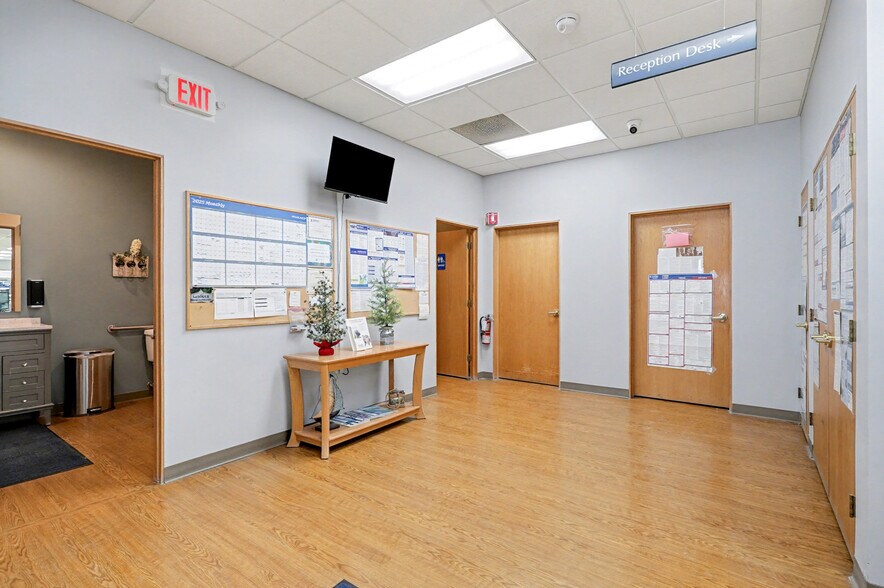 More Photos Of 5407 Hampton Pl, Saginaw Office For Sale