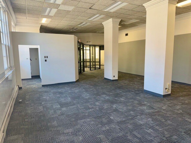 More Photos Of 5845-5851 Hamilton Ave, Cincinnati Storefront For Lease