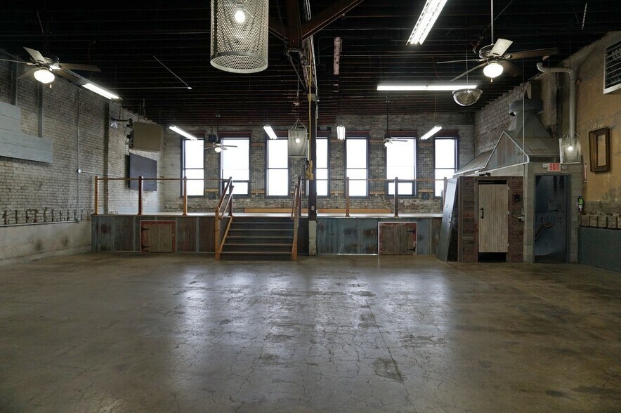 More Photos Of 413 N Main St, Charles City Storefront For Sale