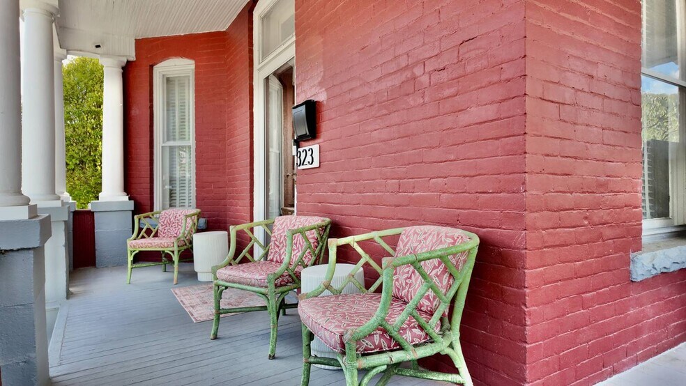 More Photos Of 323 Ballengee St, Hinton Office For Sale