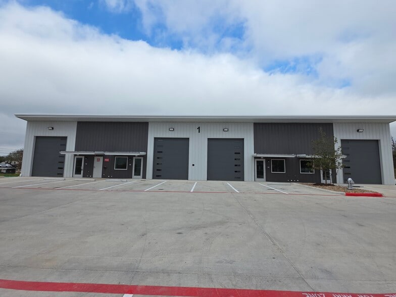 More Photos Of 1304 Leander Dr, Leander Warehouse For Lease