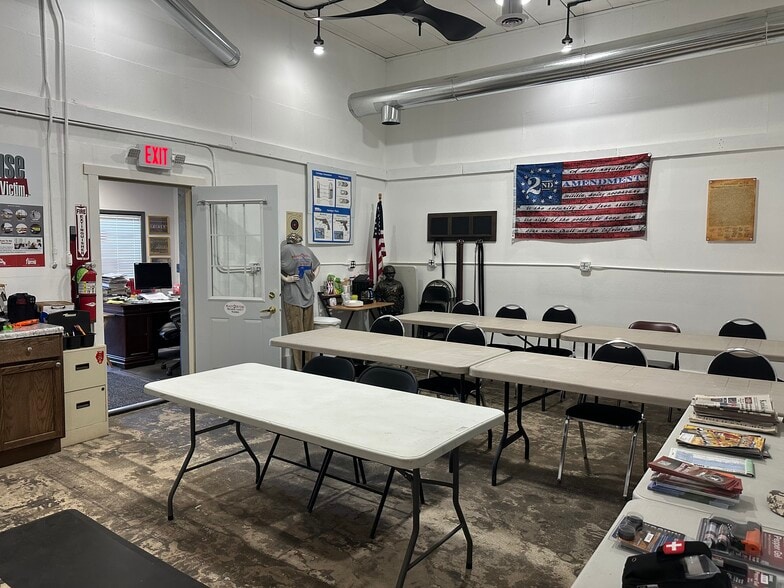 More Photos Of 436 S Schuyler Ave, Bradley Storefront For Sale
