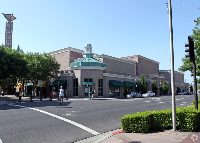 Primary Photo Of 1021 10th St, Modesto Movie Theatre For Lease