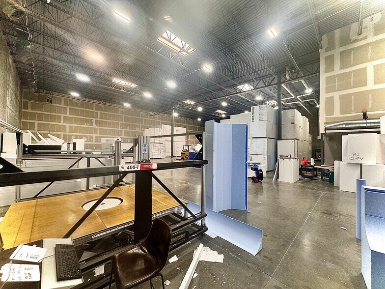 More Photos Of 871 S Auto Mall Dr, American Fork Warehouse For Lease