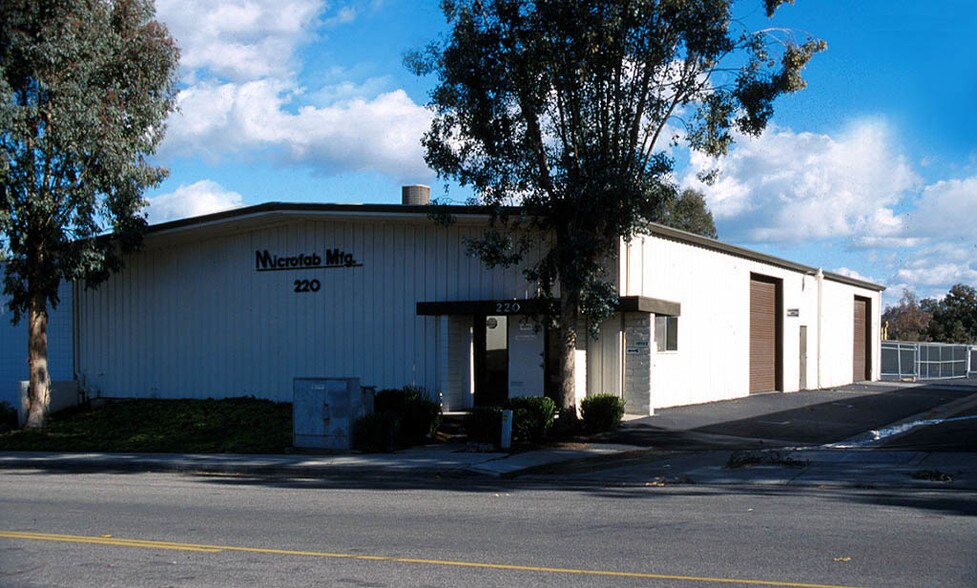 More Photos Of 140 N Andreasen Dr, Escondido Warehouse For Sale
