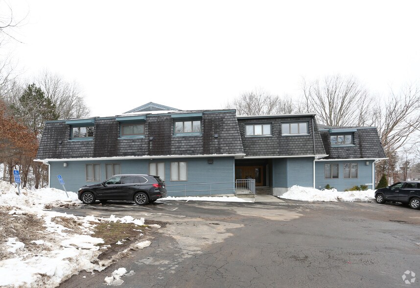 More Photos Of 47 Clapboard Hill Rd, Guilford Medical For Lease