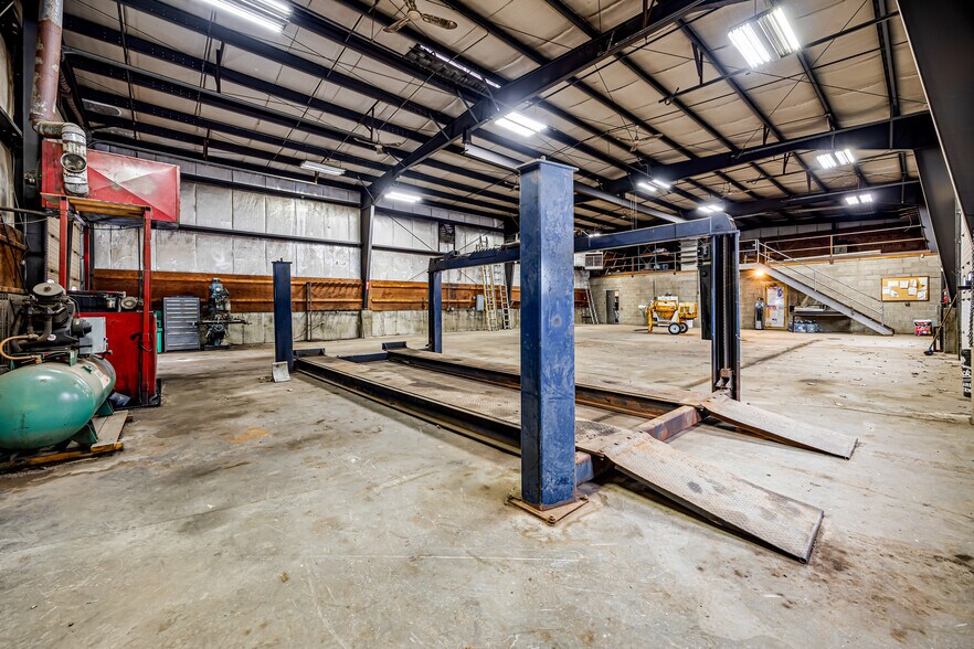 More Photos Of 165 Carmelinas Cir, Ludlow Industrial For Lease