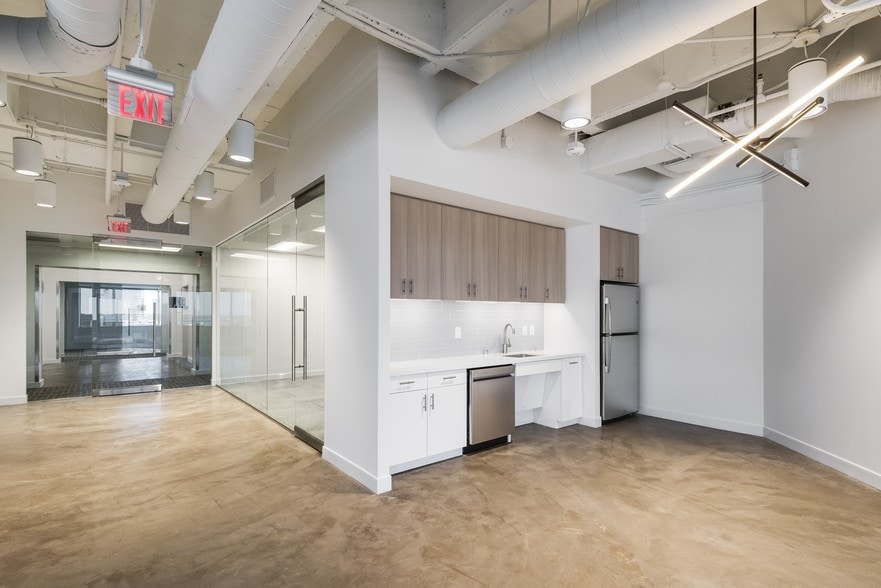 More Photos Of 3625 N Hall St, Dallas Office For Lease