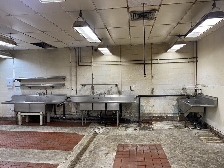More Photos Of 979 Robello Ln, Honolulu Warehouse For Lease