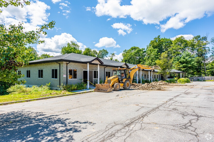 Primary Photo Of 4 Corwin Ct, Newburgh Medical For Sale