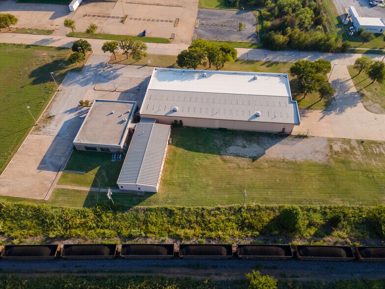 More Photos Of 2716 Commerce St, Wichita Falls Industrial For Sale
