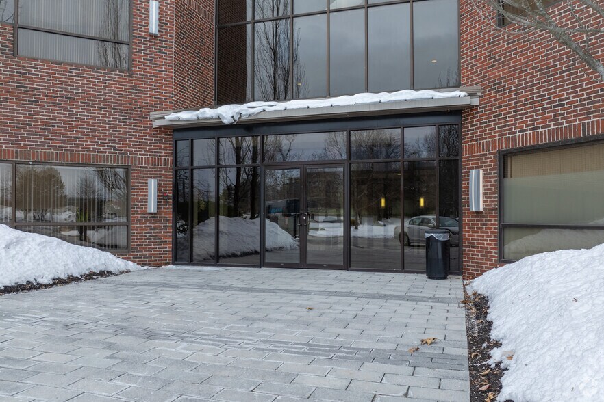 More Photos Of 8 Essex Center Dr, Peabody Office For Lease