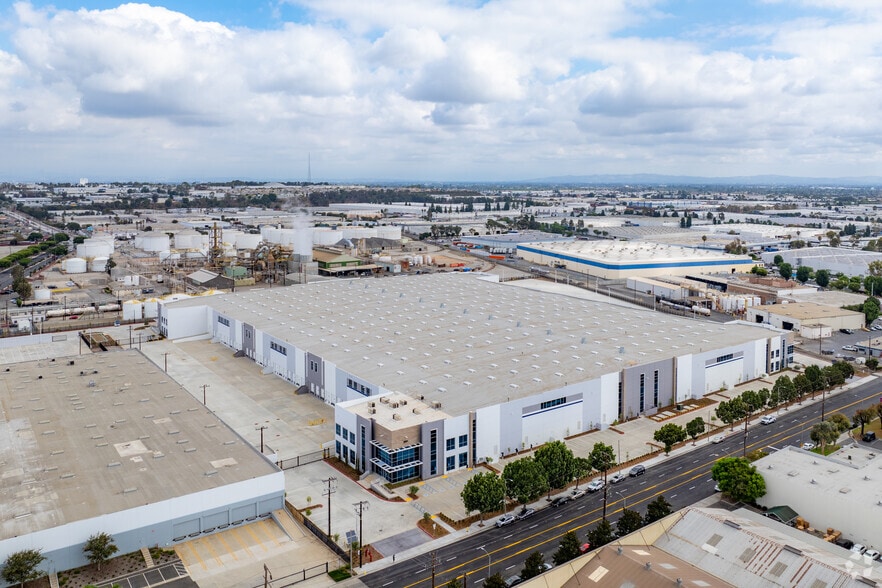 More Photos Of 2001 E Dominguez St, Carson Distribution For Lease