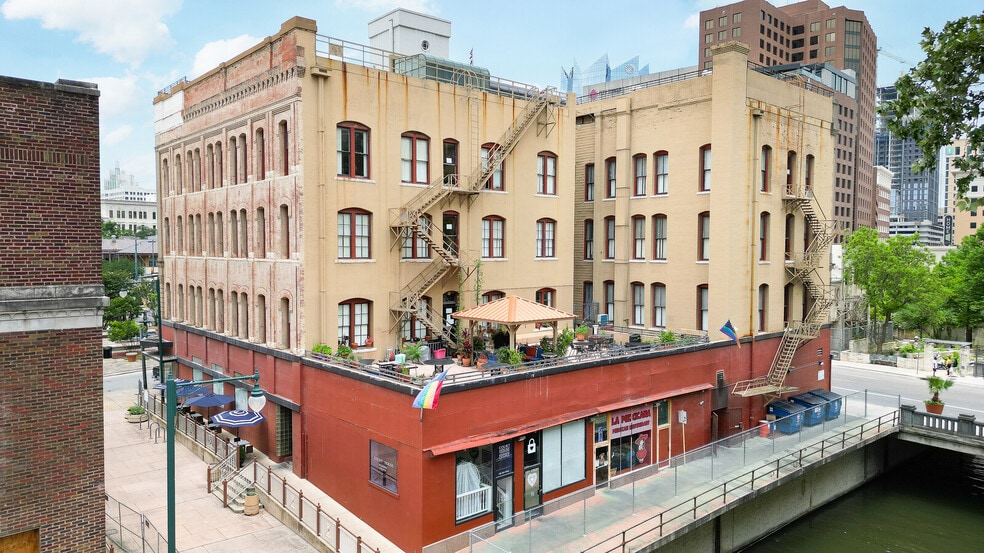 More Photos Of 126 E Main Plz, San Antonio Apartments For Sale