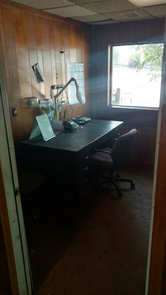 More Photos Of 2715 N 15th St, Sheboygan Showroom For Sale