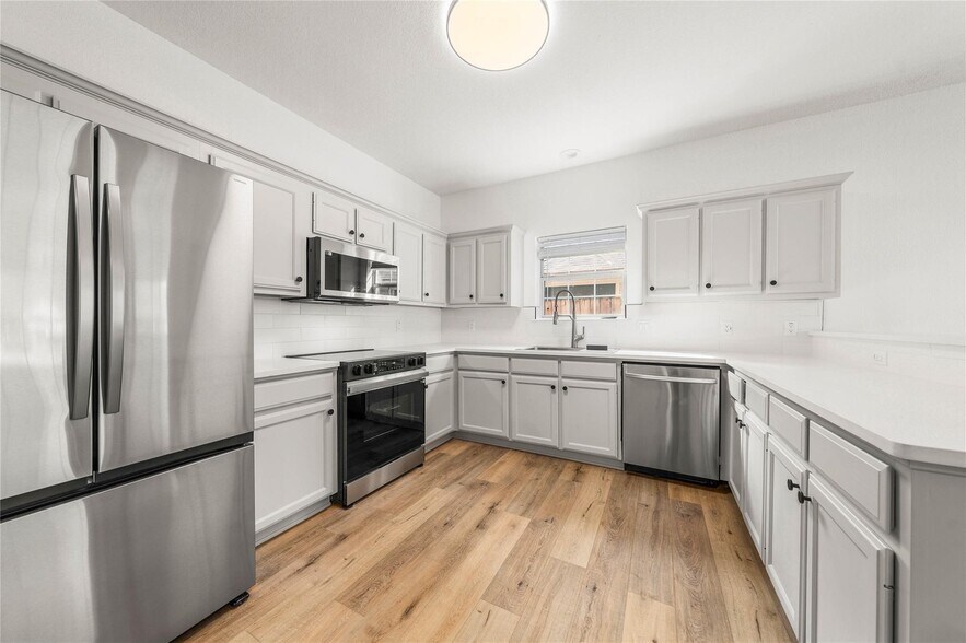 More Photos Of 1911 S 11th St, Waco Apartments For Sale