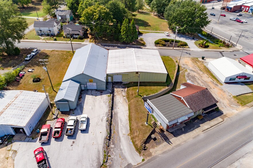 More Photos Of 217 Sparkman St SW, Hartselle Warehouse For Sale