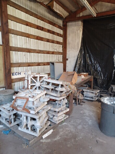 More Photos Of 419 S Broad St, Klamath Falls Light Distribution For Sale