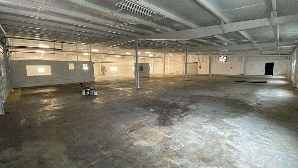 More Photos Of 5007 S Westshore Blvd, Tampa Warehouse For Sale