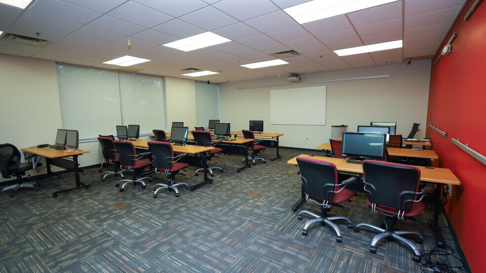 More Photos Of 7560 Red Bug Lake Rd, Oviedo Medical For Lease