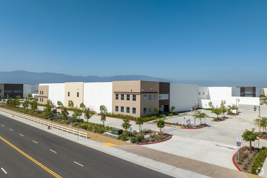 More Photos Of 1800 Mountain Ave, Norco Warehouse For Lease