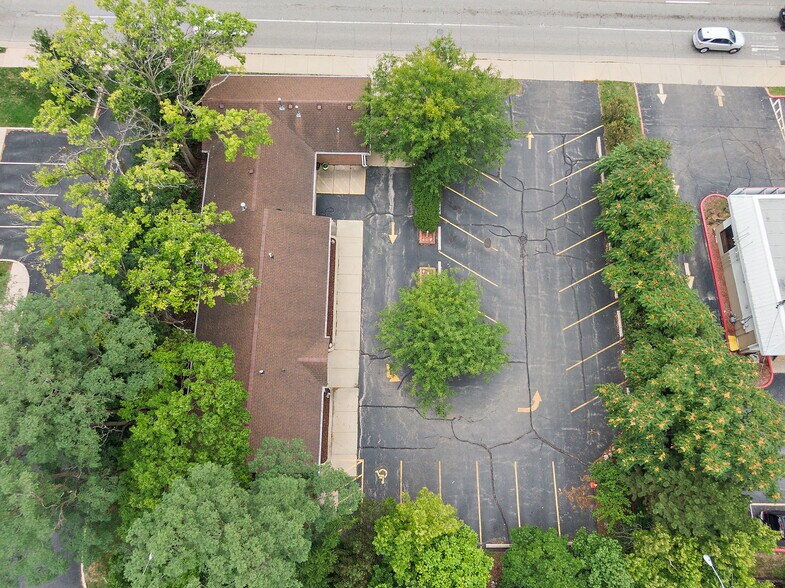 More Photos Of 712 W Main St, West Dundee Medical For Sale