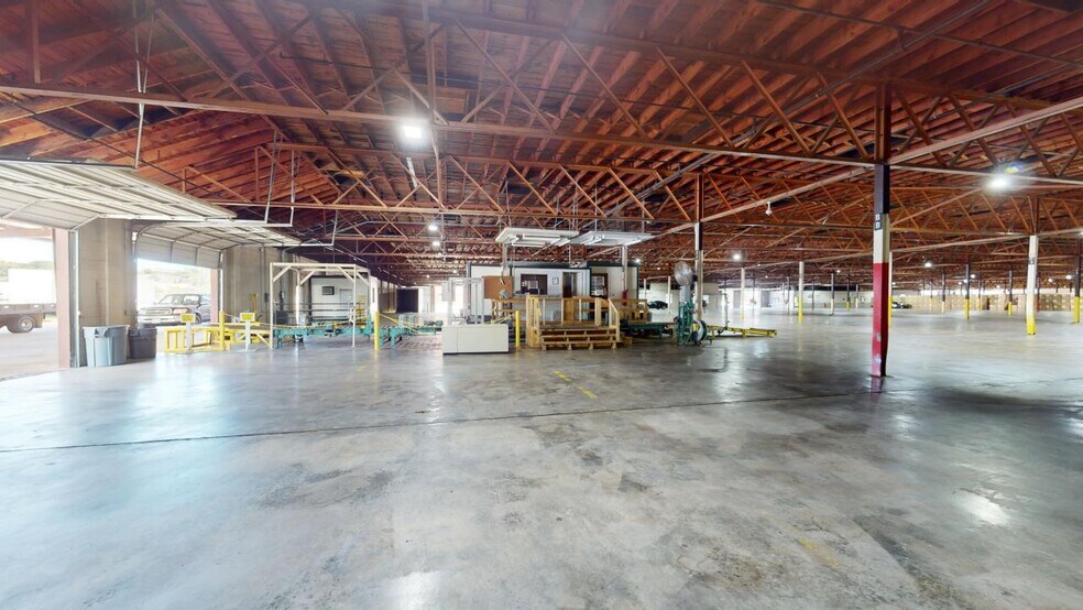 More Photos Of 301 Trade St, Danville Warehouse For Sale