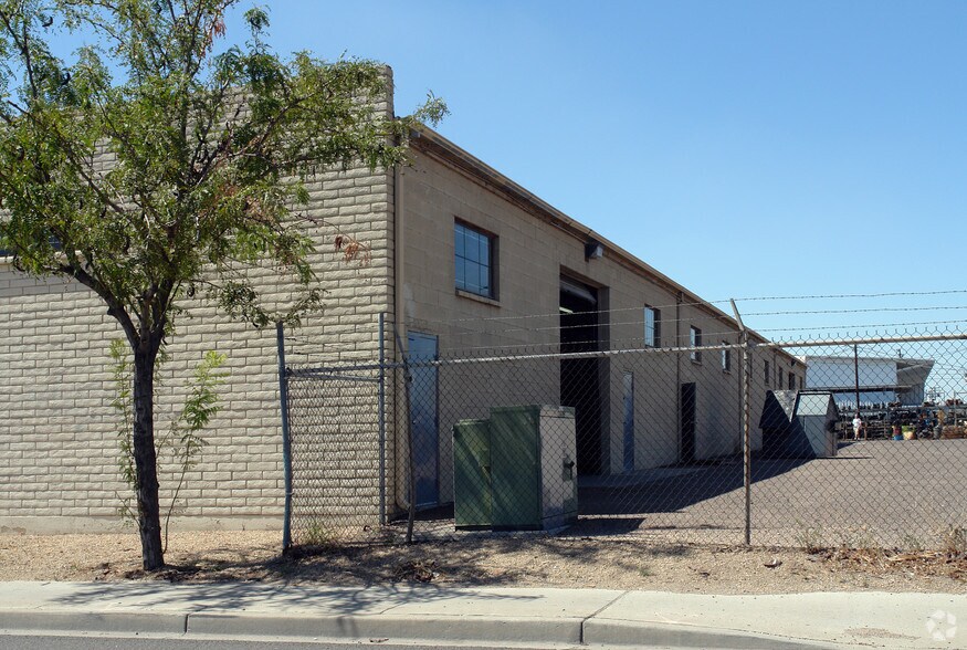 More Photos Of 2710 W Cheery Lynn Rd, Phoenix Manufacturing For Lease